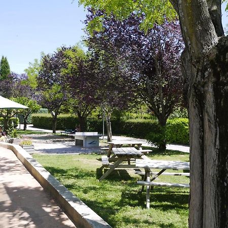 Hotel Camping Forcalquier Les Routes De Provence Exterior foto