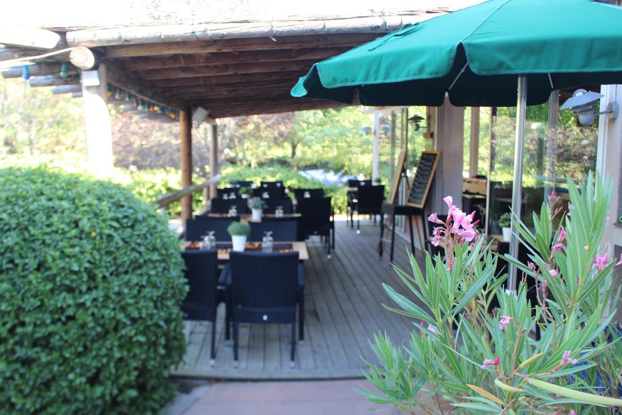 Hotel Camping Forcalquier Les Routes De Provence Exterior foto