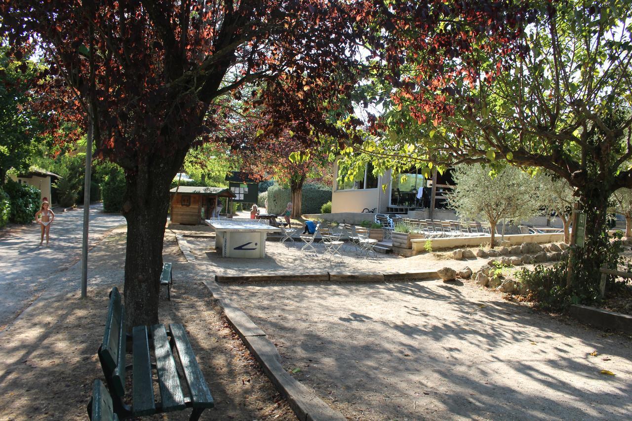 Hotel Camping Forcalquier Les Routes De Provence Exterior foto